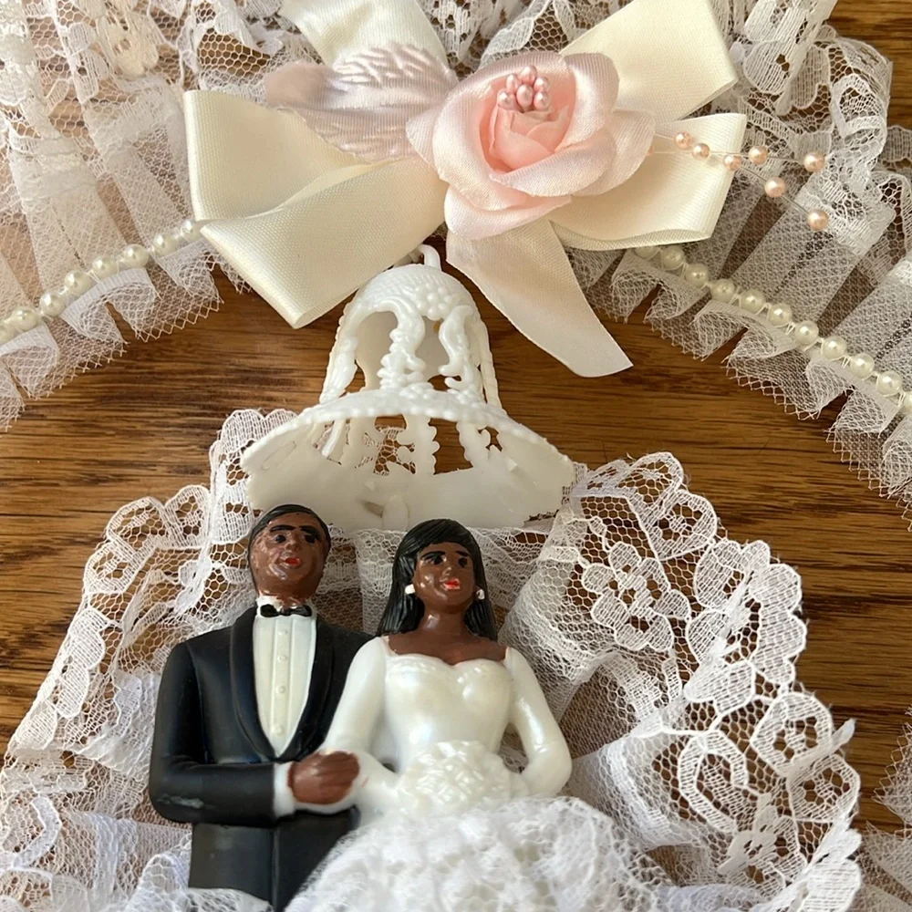 Vintage Wedding Topper 👰🏽🤵🏾🤍